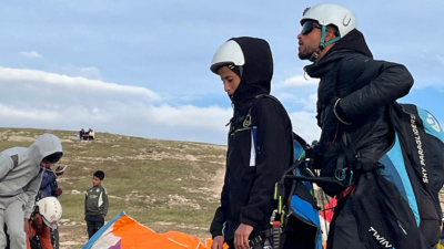 Equipo de instructores de parapente.ma