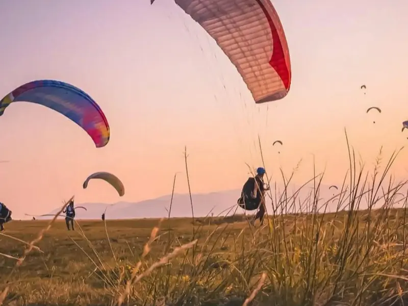 Despegue en parapente en la zona de Olla, Marruecos